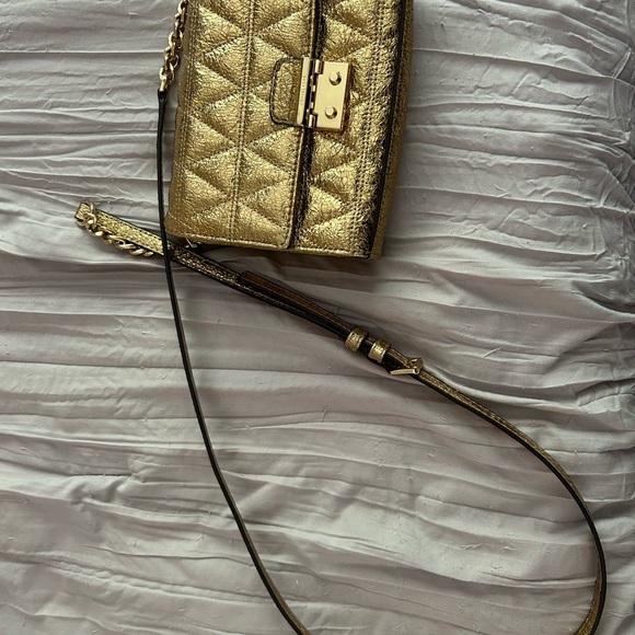 Michael Kors Golden Chained Crossbody Bag with squeeze closure - Picture 2 of 8